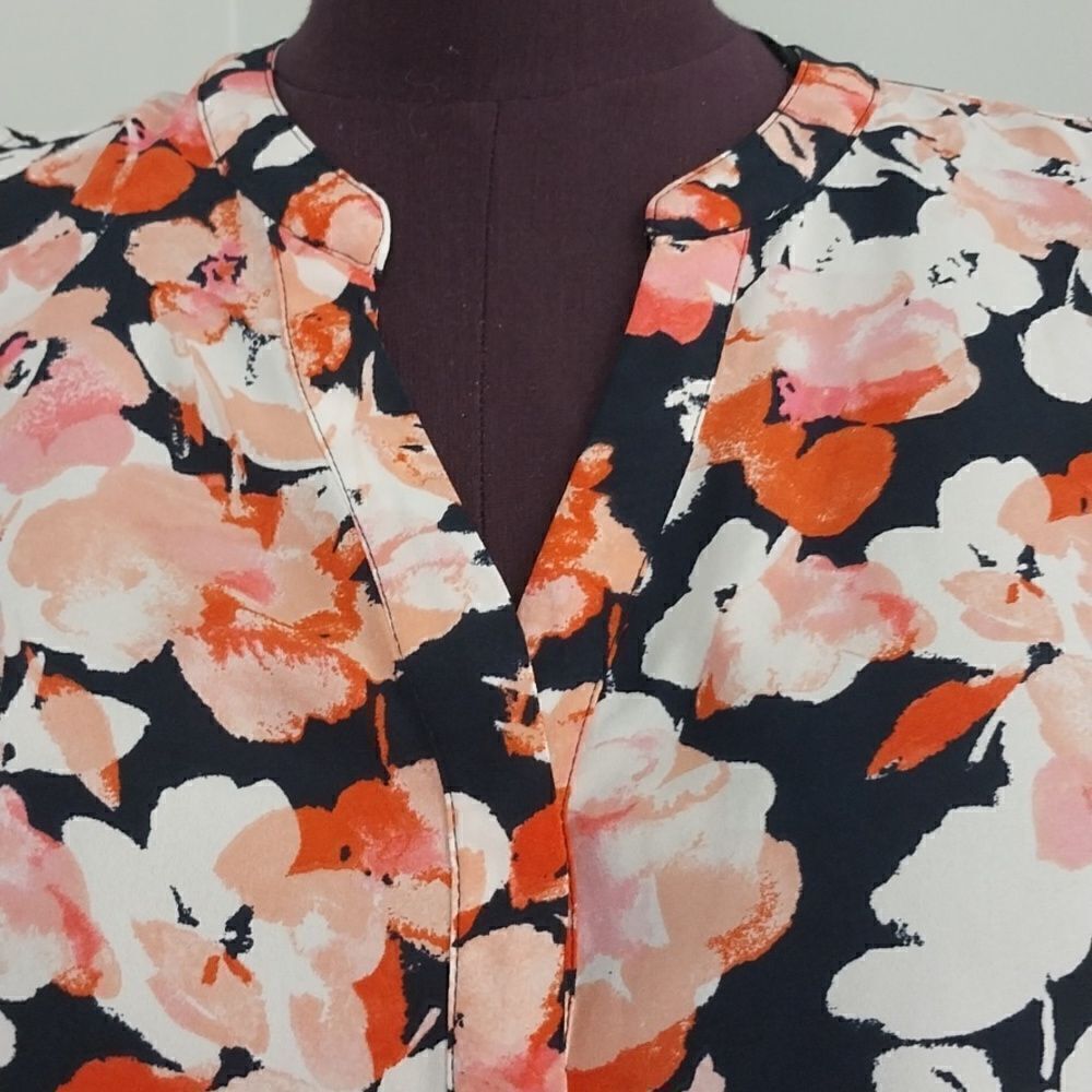 Nwot Nine West Floral Top - Picture 4 of 6
